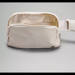 Lululemon everywhere belt bag
